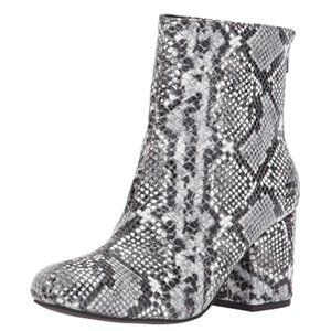 Billabong Women's Luna Ankle Bootie, Black/White